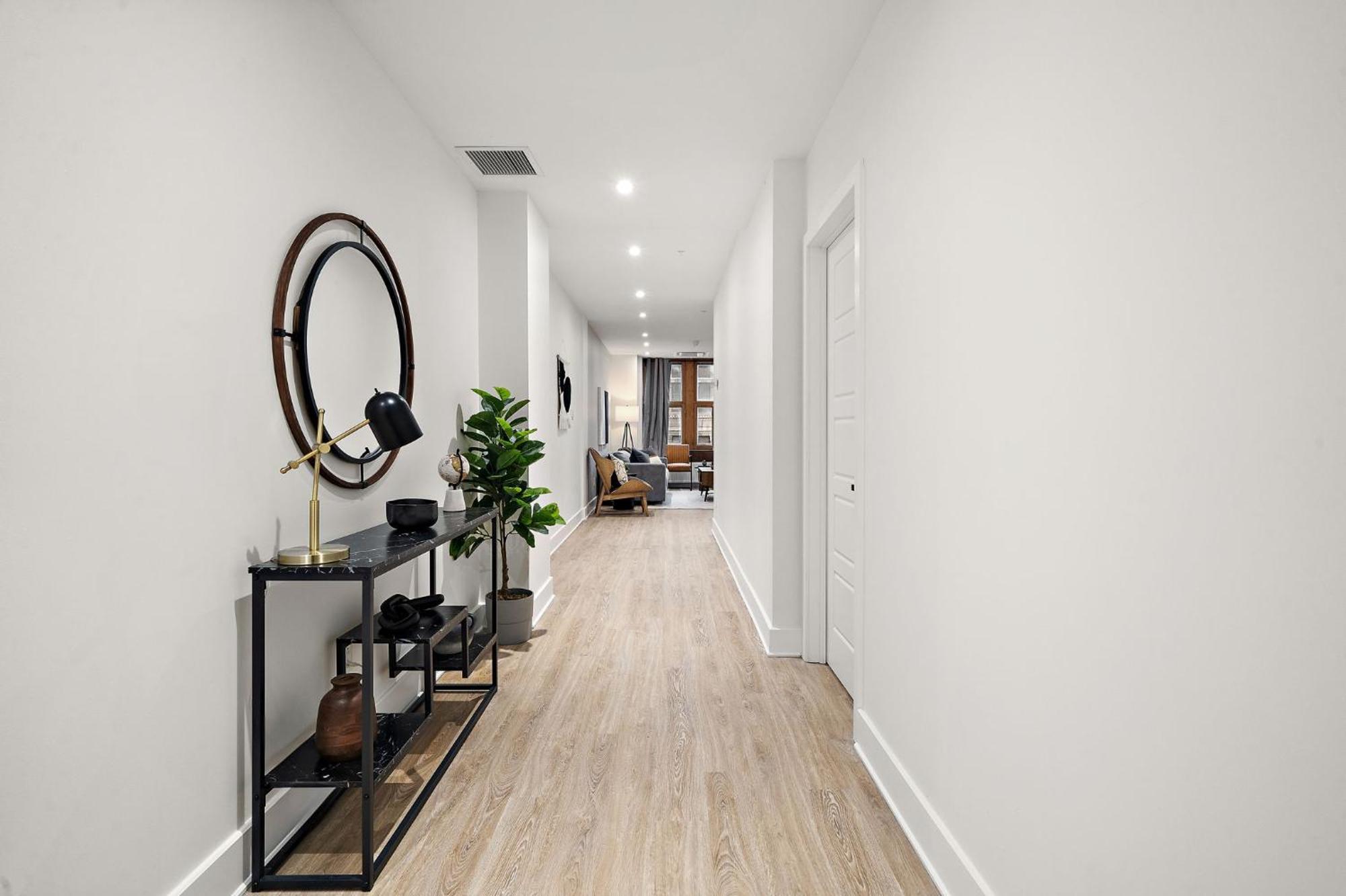 511 Place D'armes Luxury Apartment Montreal
