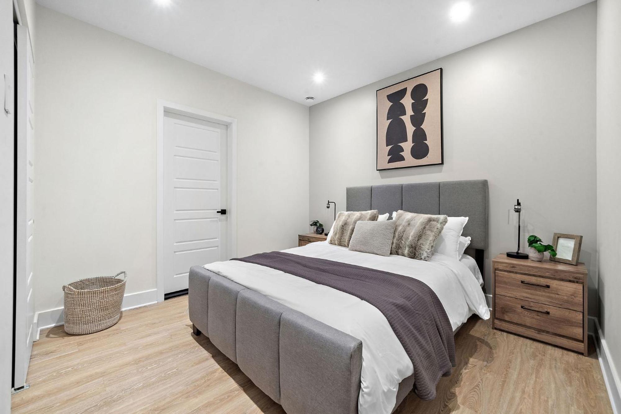 511 Place D'armes Luxury Montreal