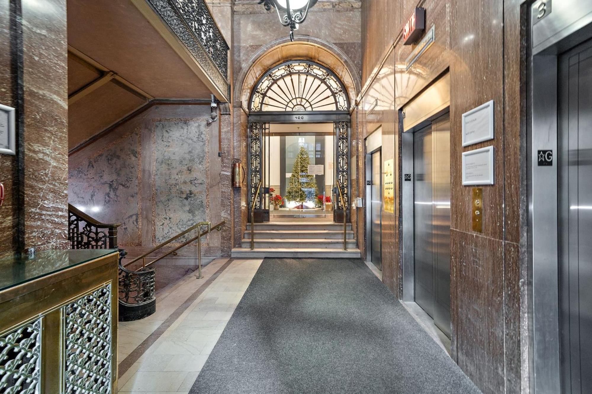 511 Place D'armes Luxury *