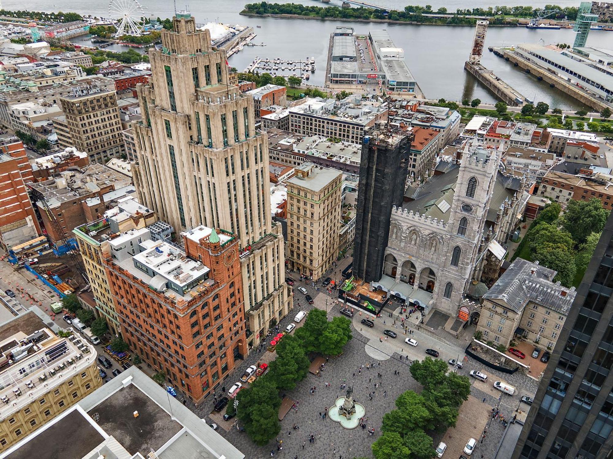 511 Place D'armes Luxury Apartment