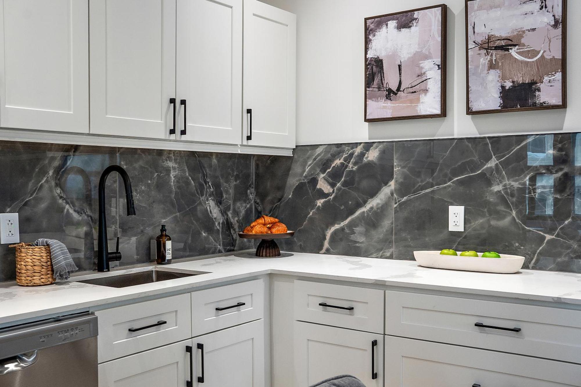 511 Place D'armes Luxury Apartment