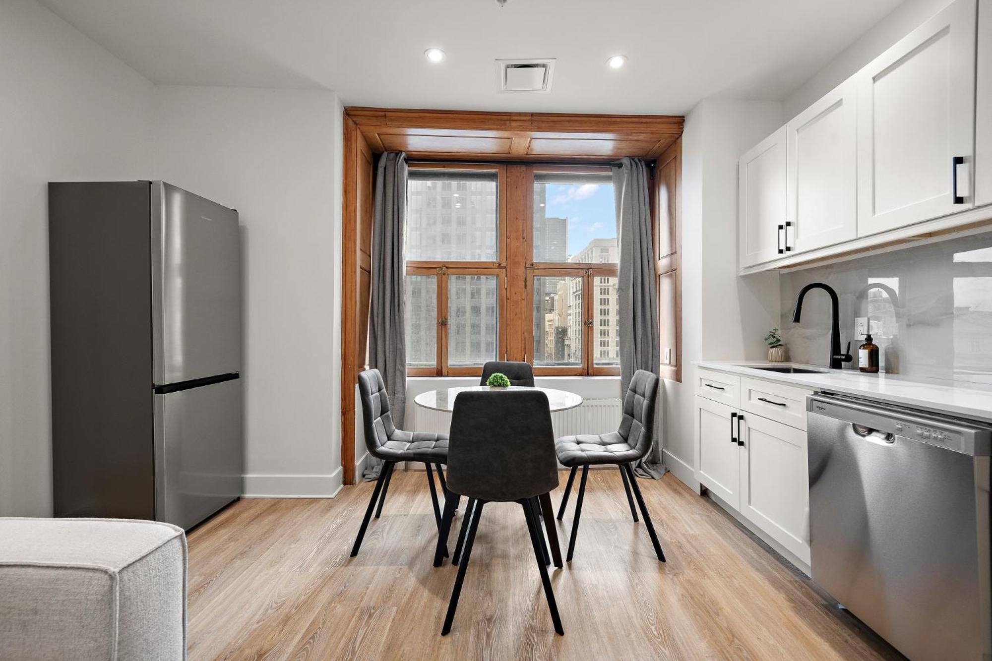 511 Place D'armes Luxury Apartment