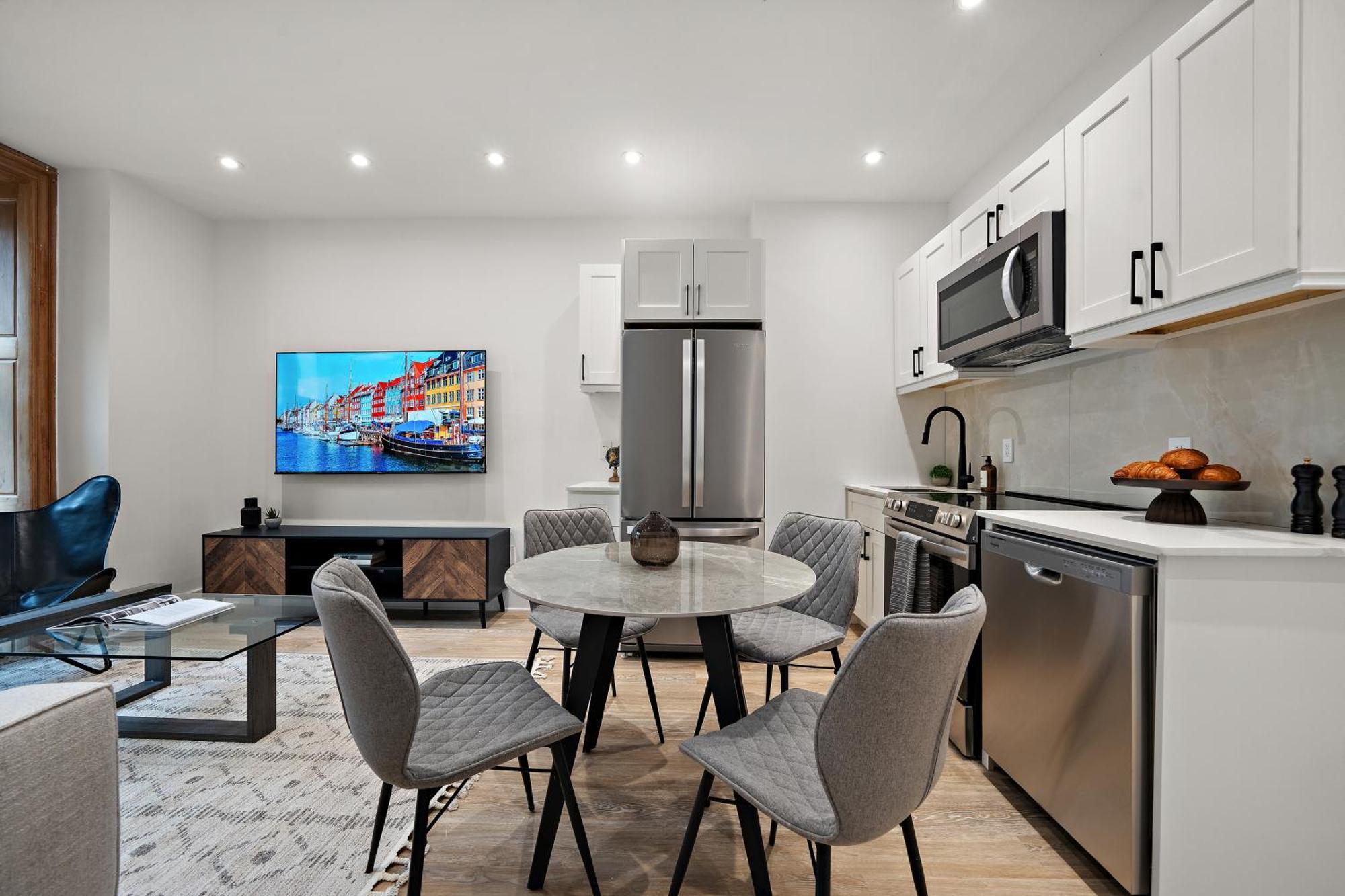 511 Place D'armes Luxury * Montreal