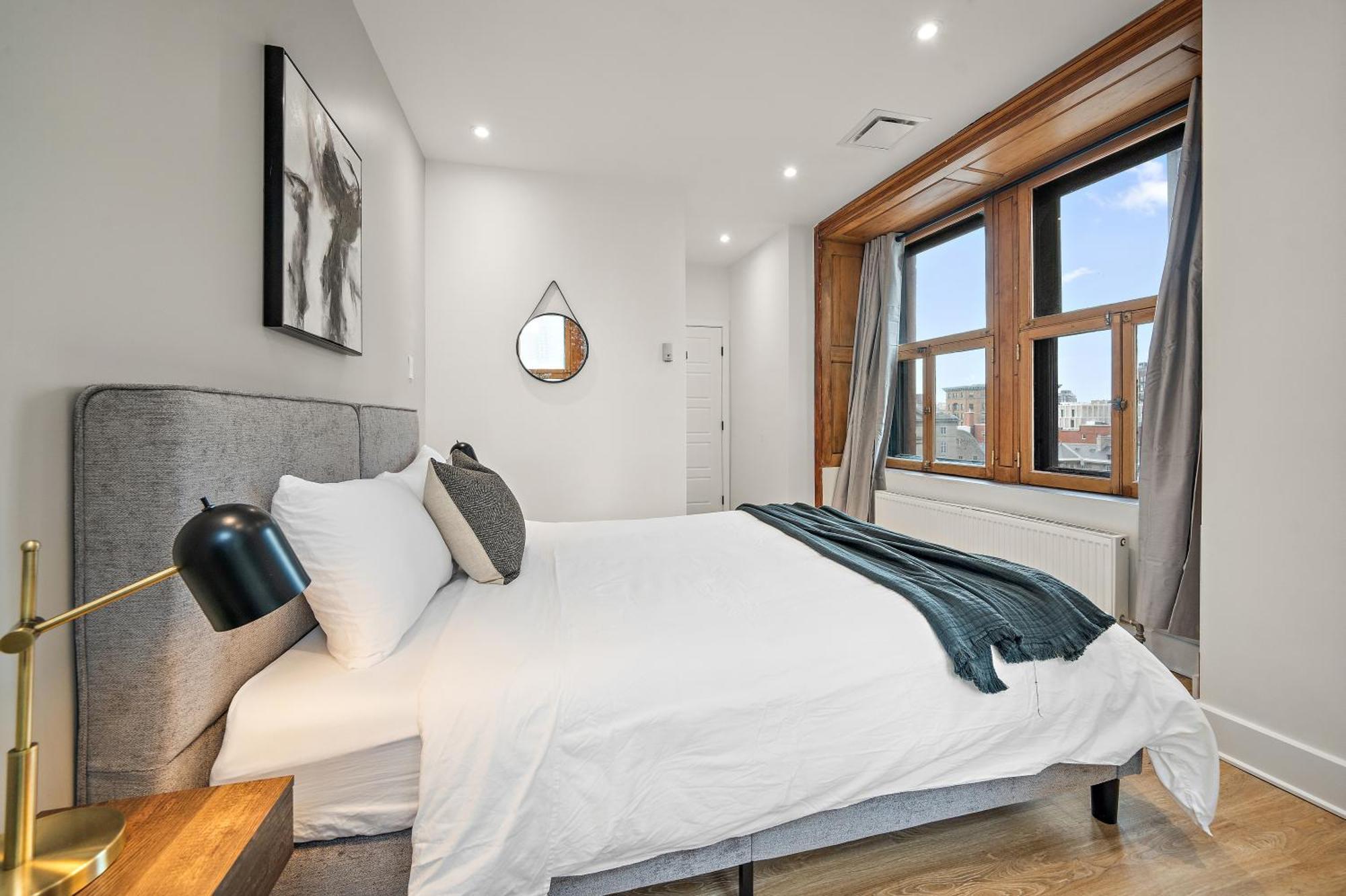 511 Place D'armes Luxury * Montreal
