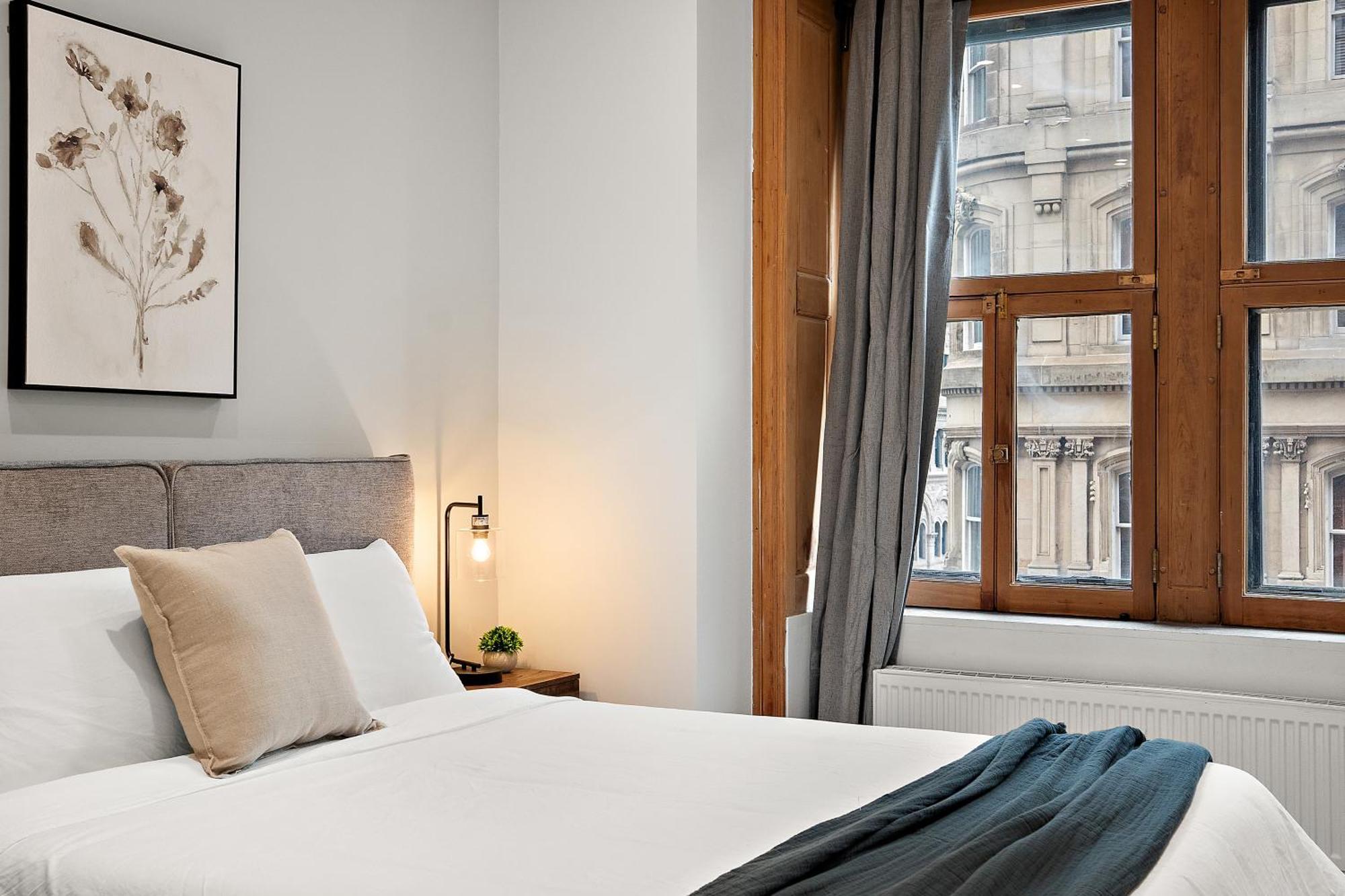 511 Place D'armes Luxury * Montreal