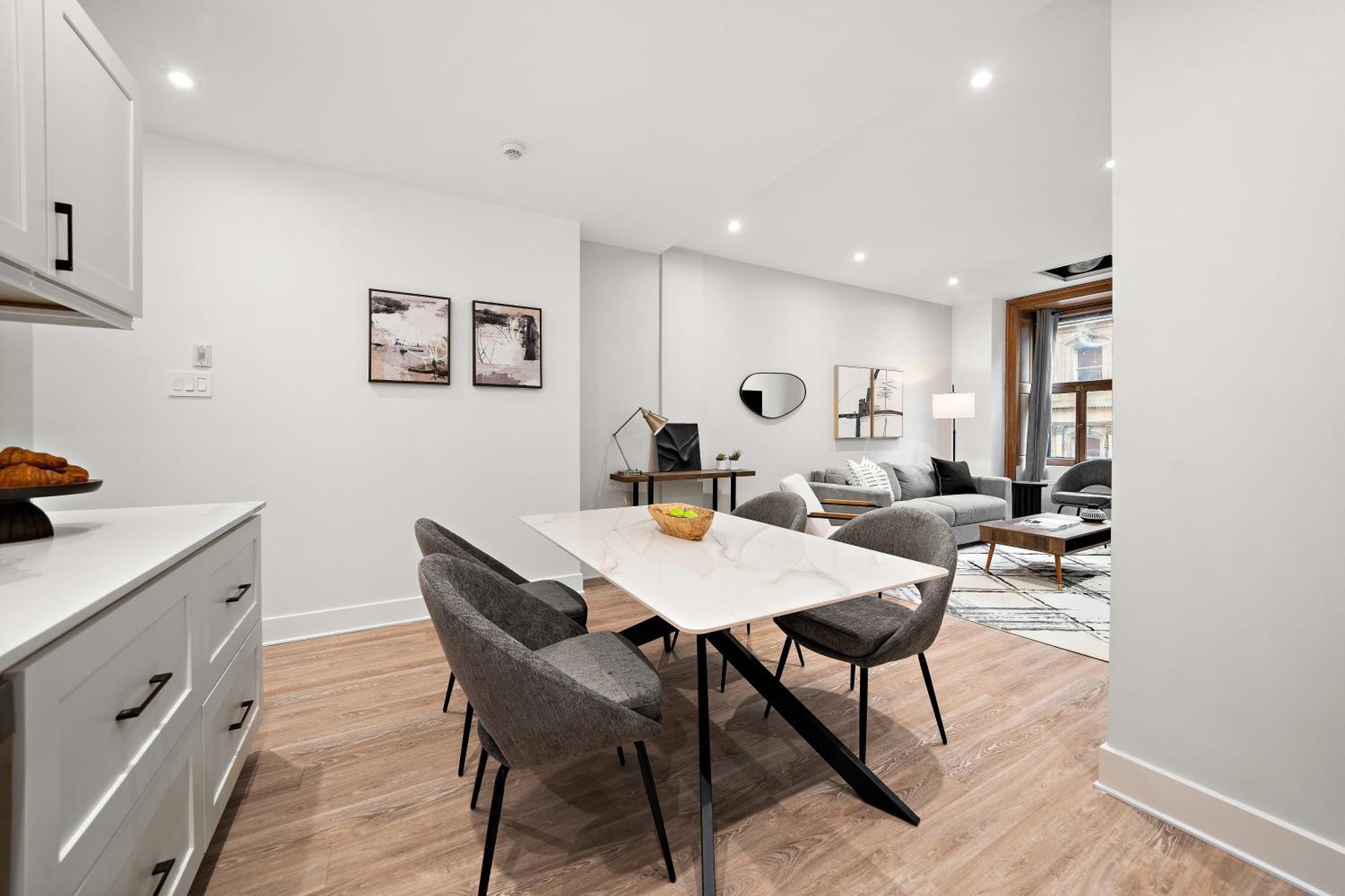 511 Place D'armes Luxury Apartment