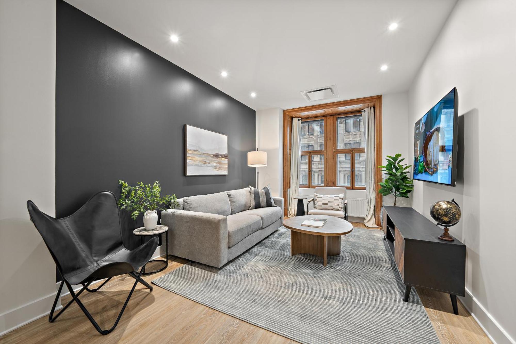 511 Place D'armes Luxury Apartment