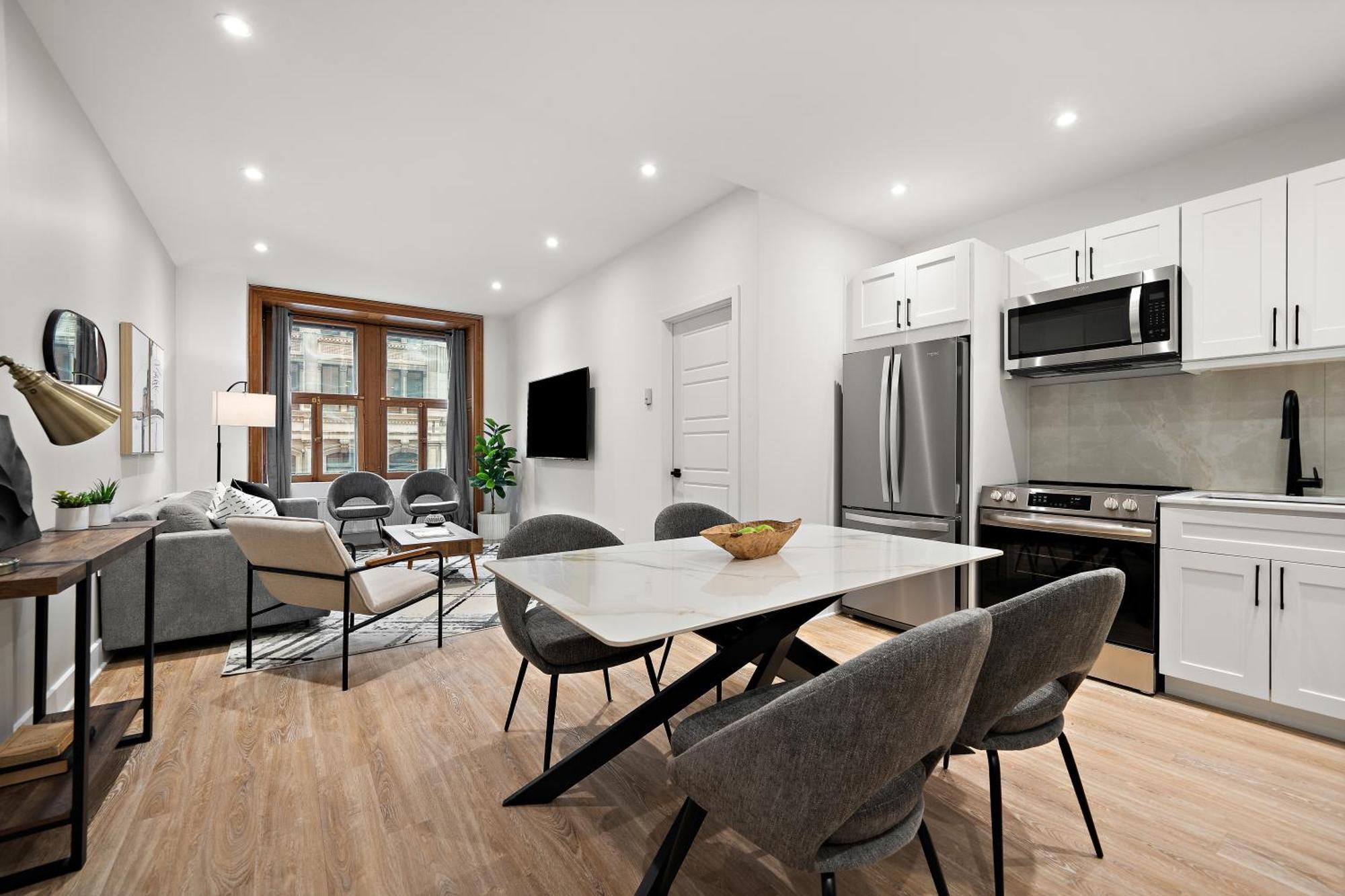 511 Place D'armes Luxury *
