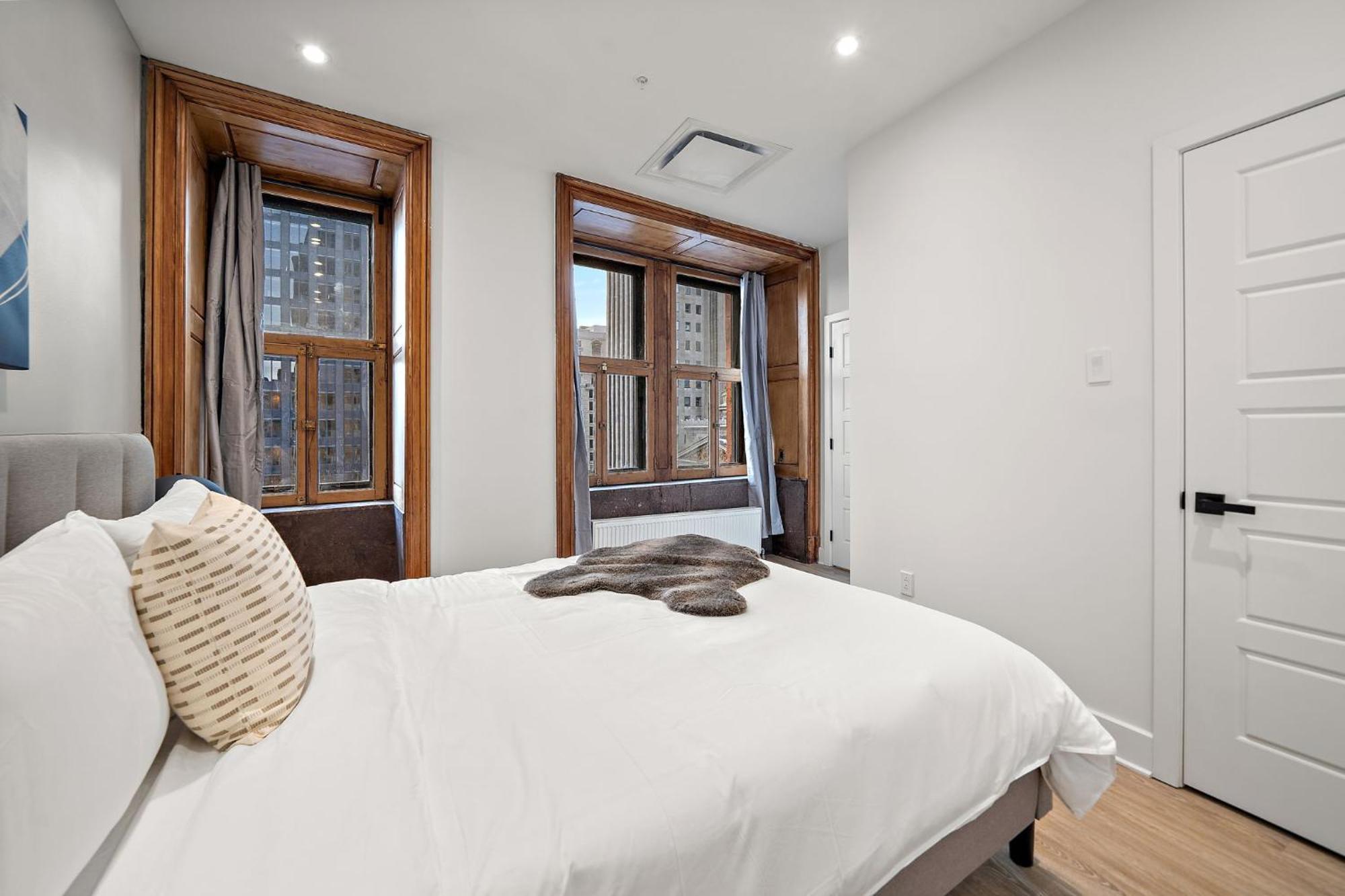 511 Place D'armes Luxury Montreal