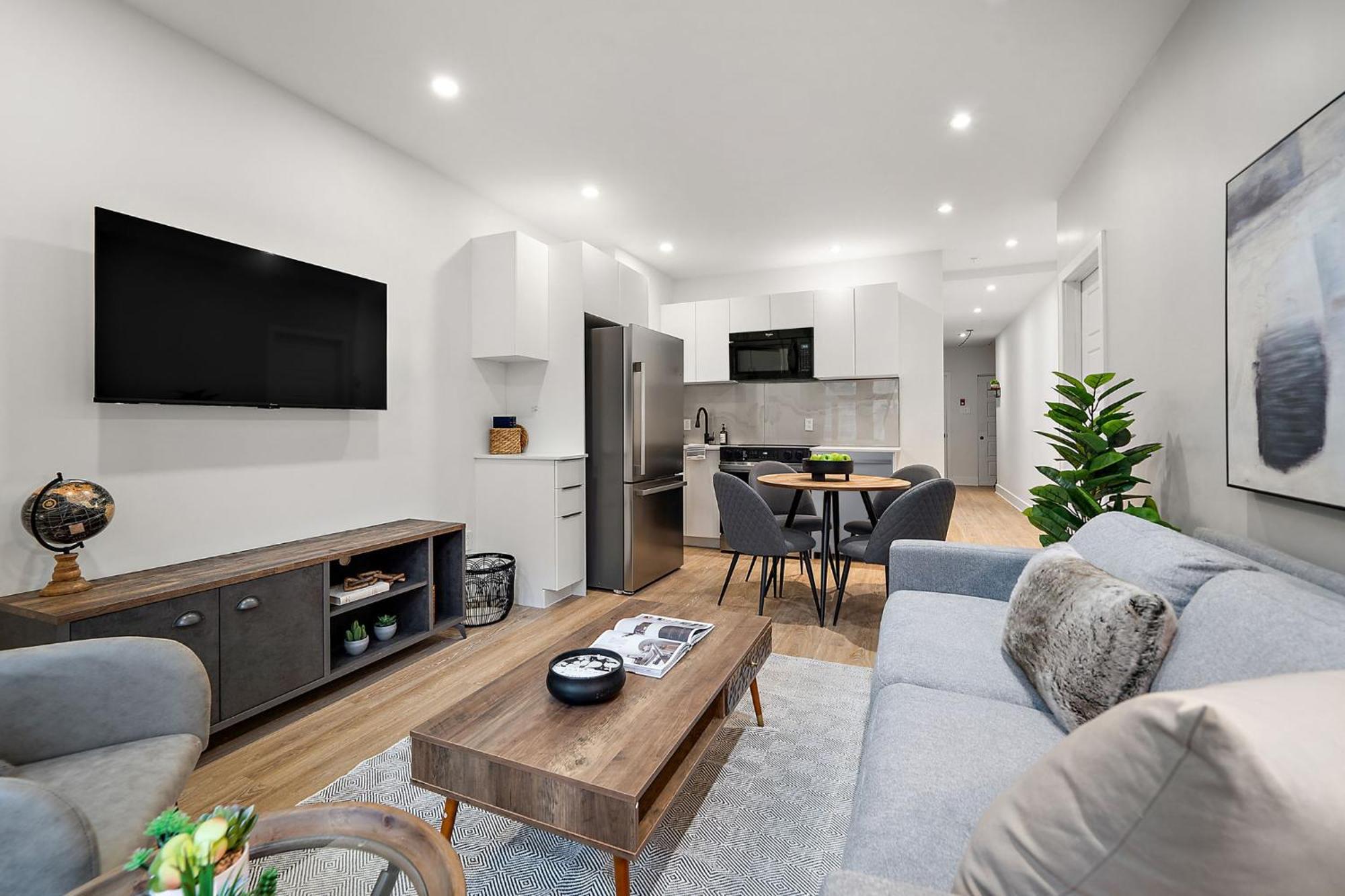 511 Place D'armes Luxury *
