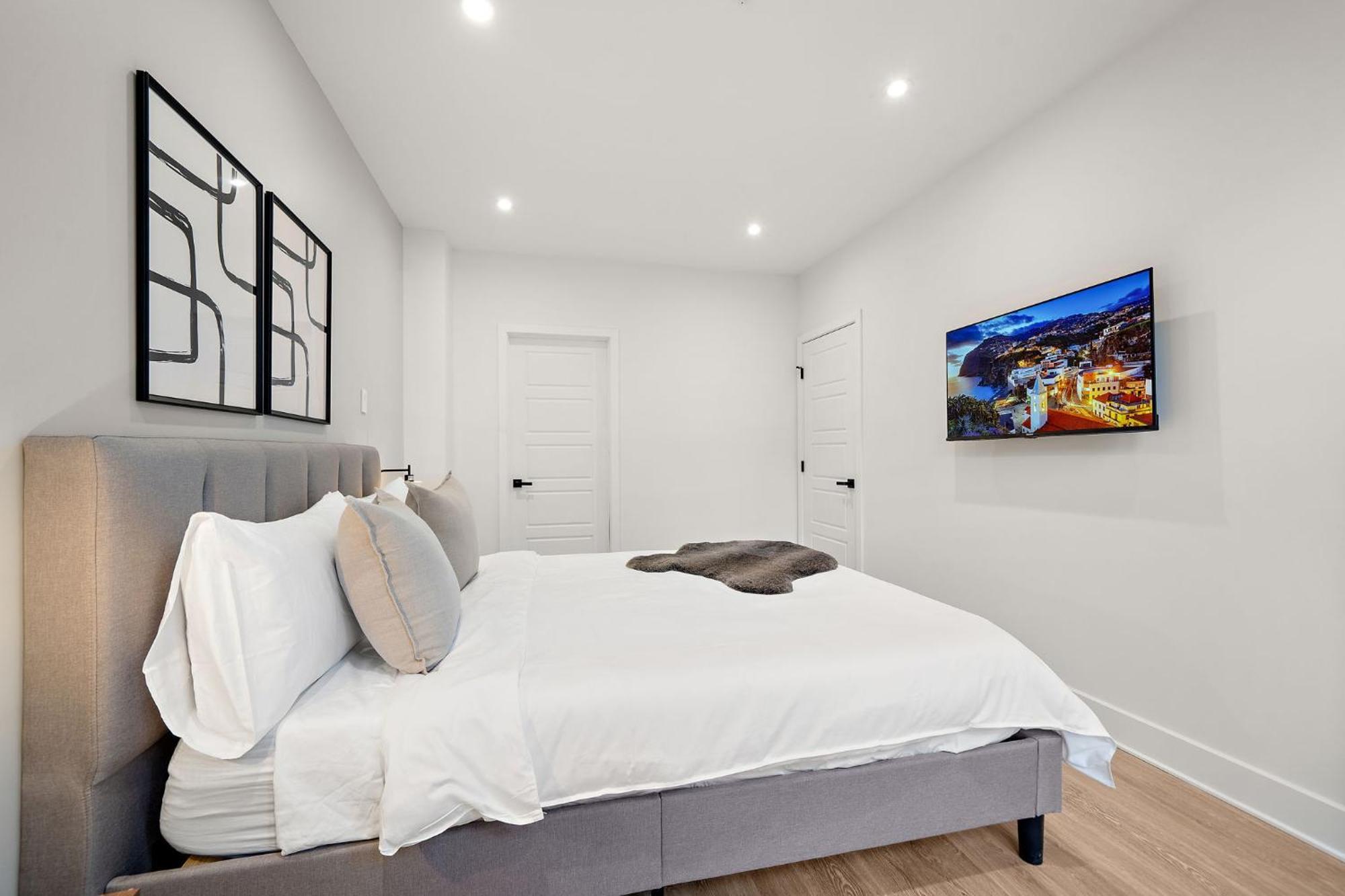 511 Place D'armes Luxury Montreal