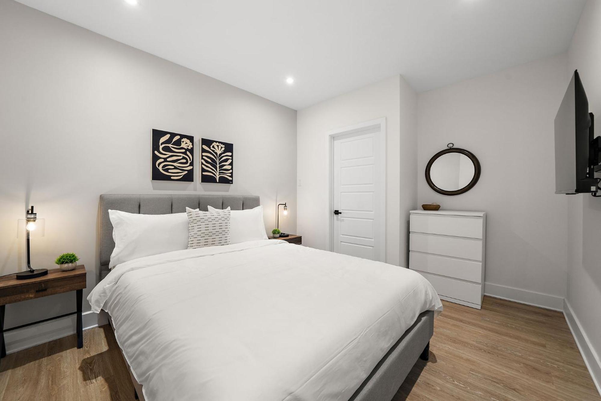 Apartment 511 Place D'armes Luxury