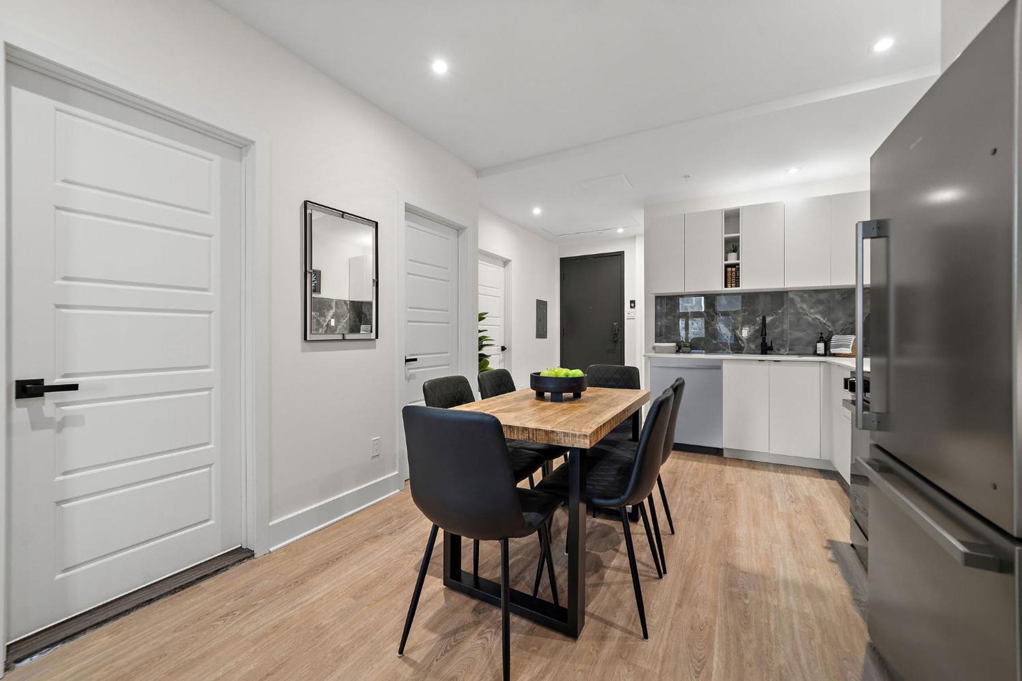 511 Place D'armes Luxury Apartment Montreal