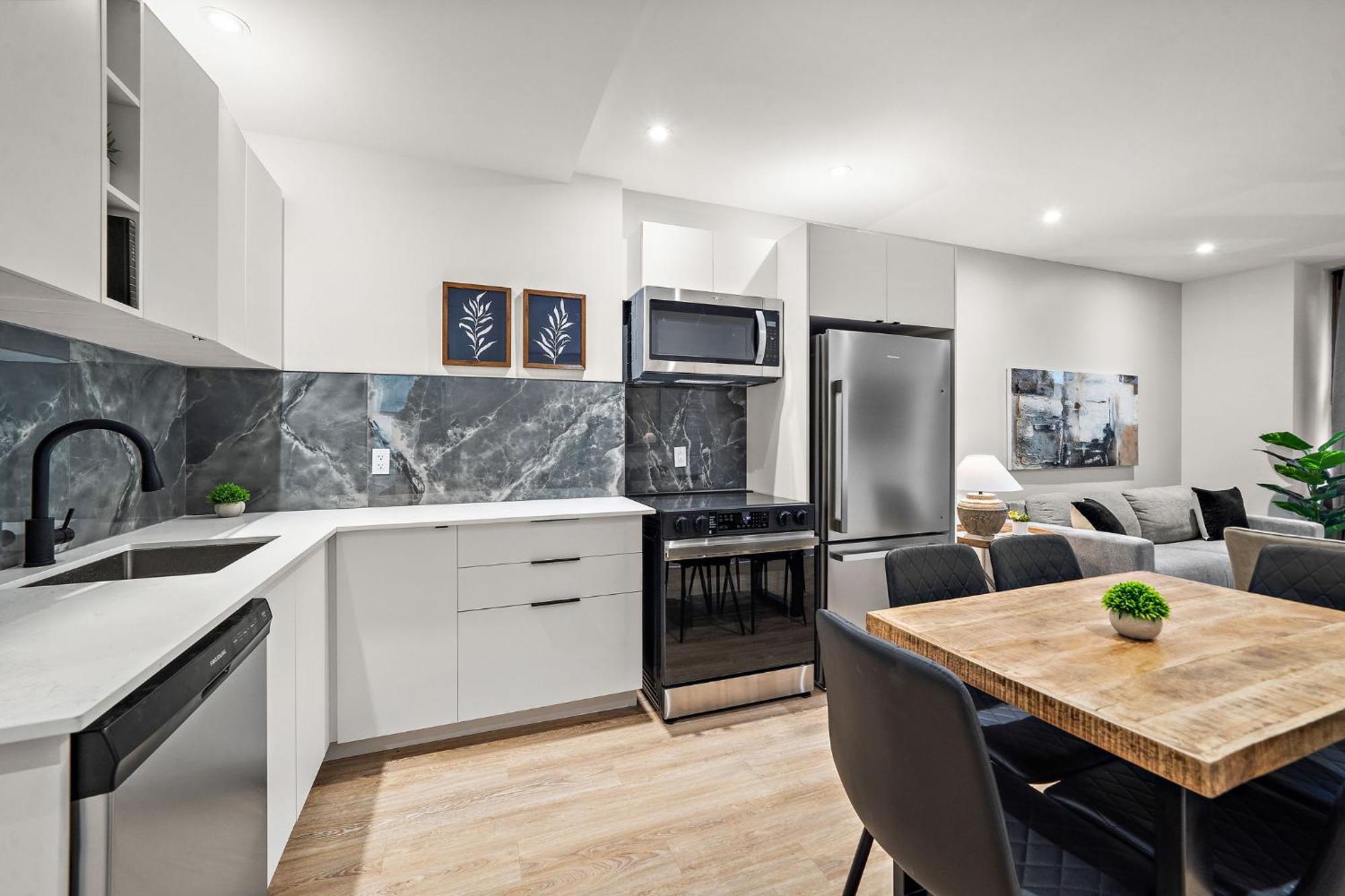 Apartment 511 Place D'armes Luxury Montreal