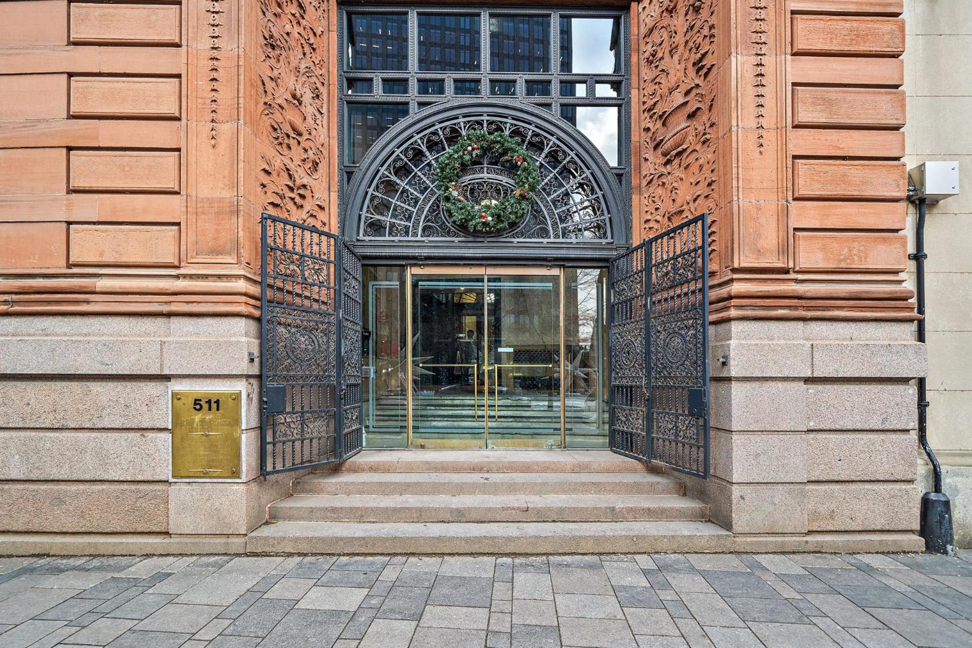 511 Place D'armes Luxury *