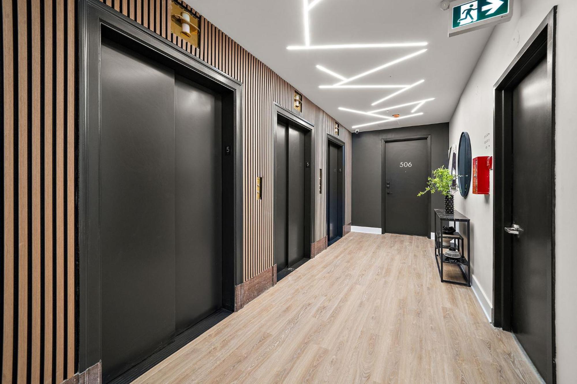 511 Place D'armes Luxury Apartment *