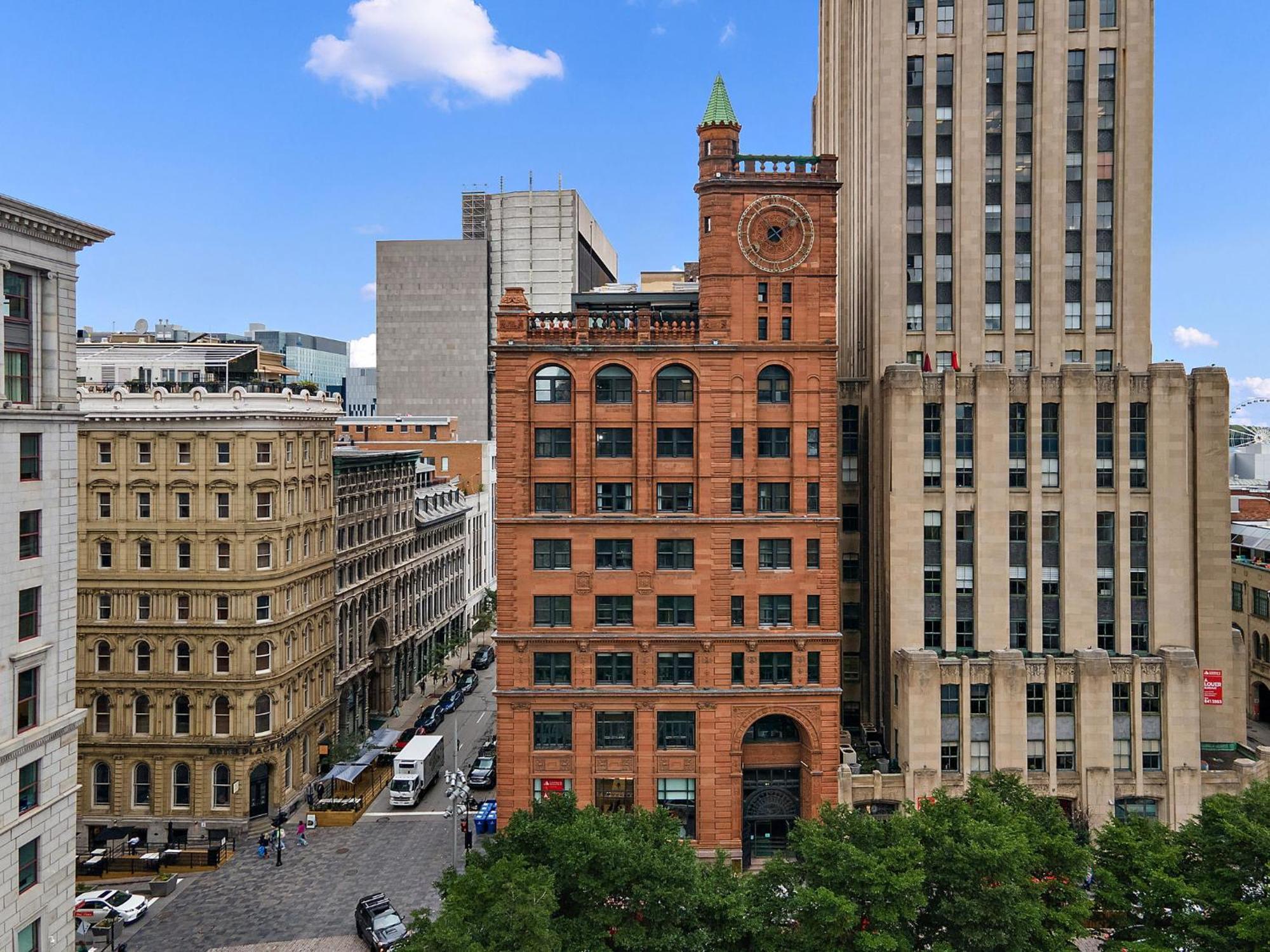 Apartment 511 Place D'armes Luxury Montreal